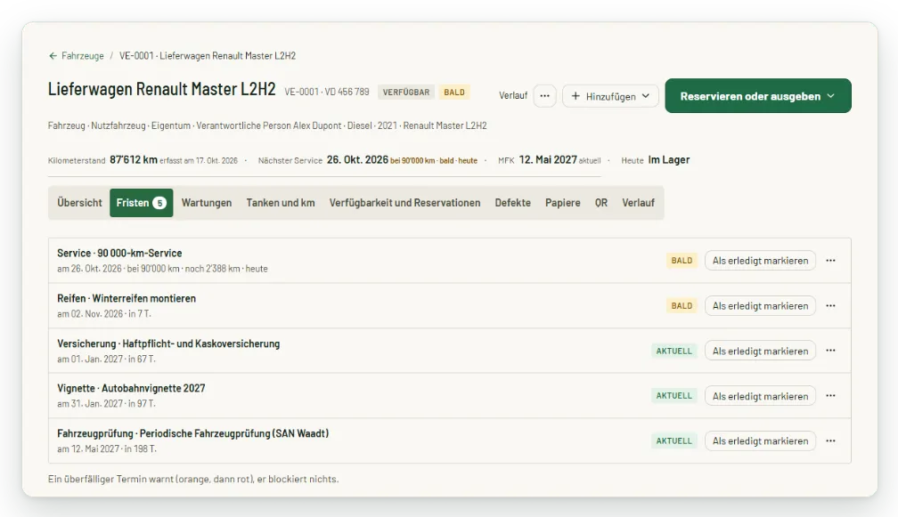 Fahrzeugblatt eines Lieferwagens, Reiter Fristen: Service, Reifen, Versicherung, Vignette und MFK mit ihrem Status. Fiktive Daten.