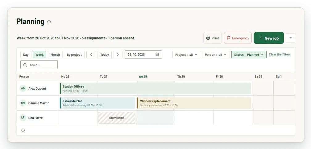 Weekly schedule per person: assignments on three projects and an absence. Fictitious data.