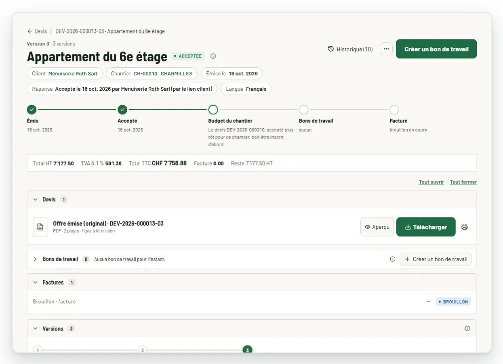 Devis accepté par le client : étapes émis, accepté, budget, bons de travail, facturé, avec le total HT, la TVA et le PDF. Données fictives.