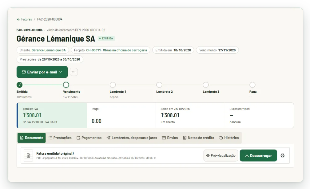 Fatura emitida: etapas emitida, vencimento, lembretes, paga, com o total com IVA e o saldo. Dados fictícios.